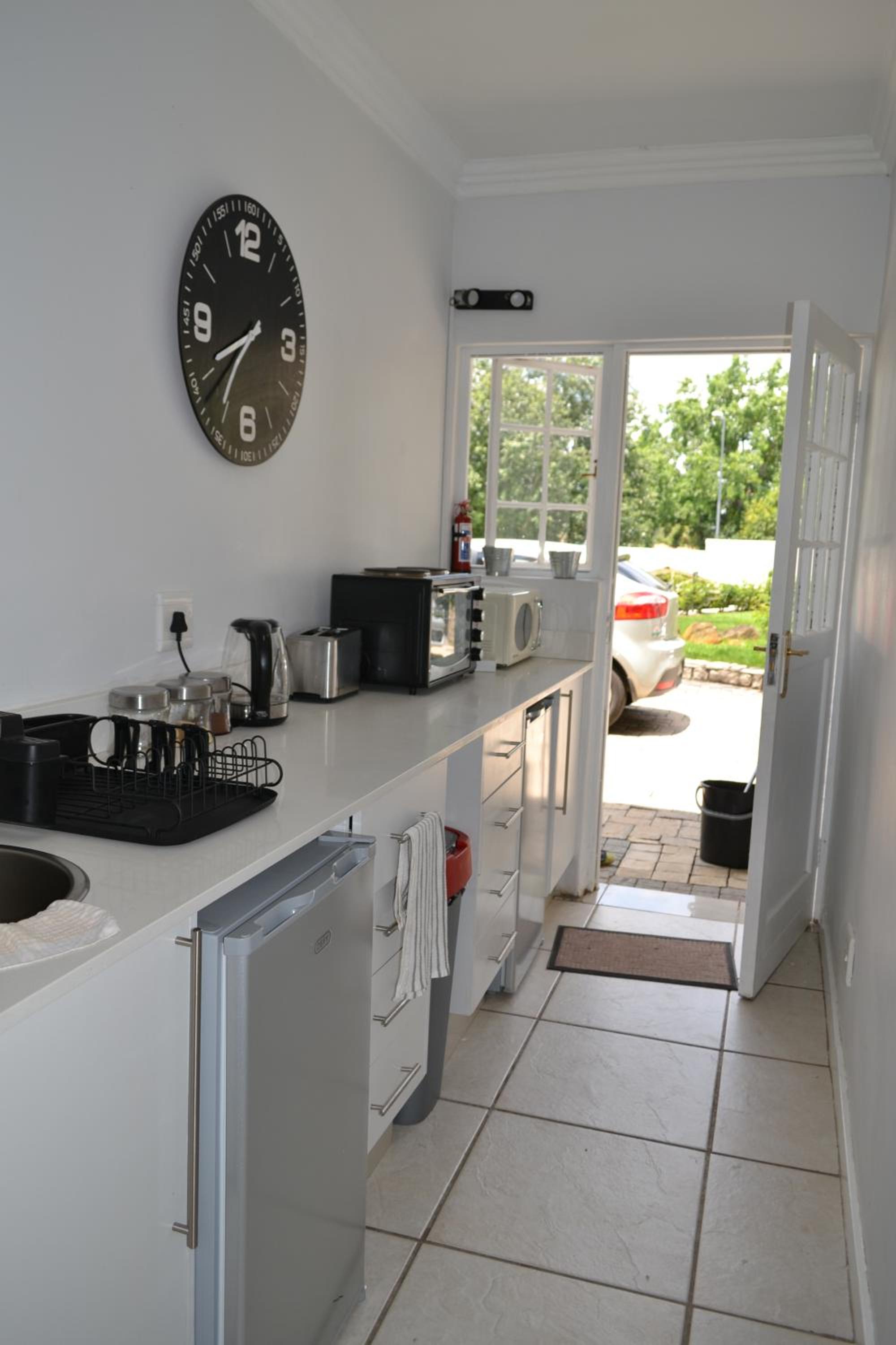 Lonehill - Suite 5 view 3