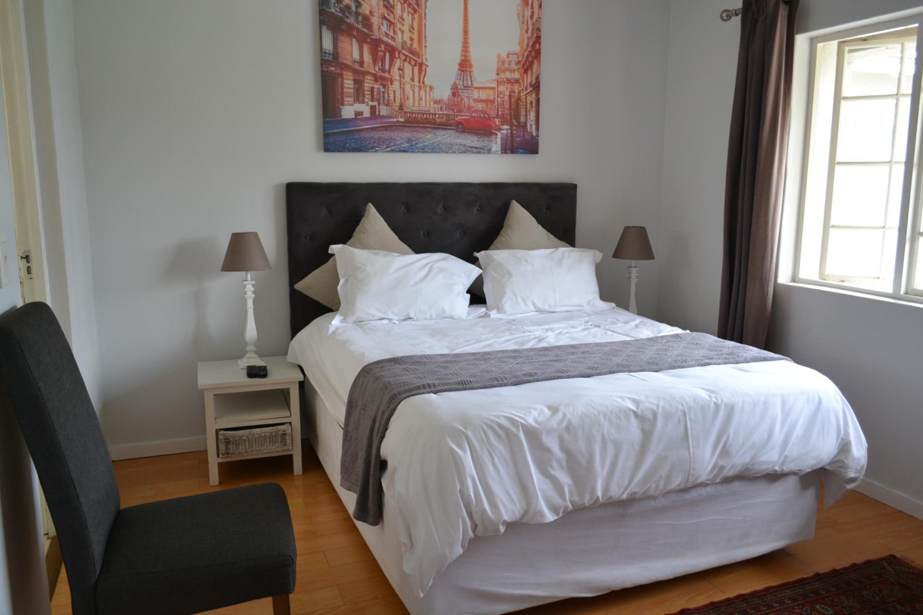 Lonehill - Suite 5 view 2