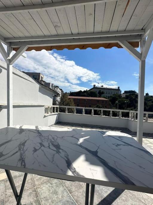 Taksimde teraslı daire
