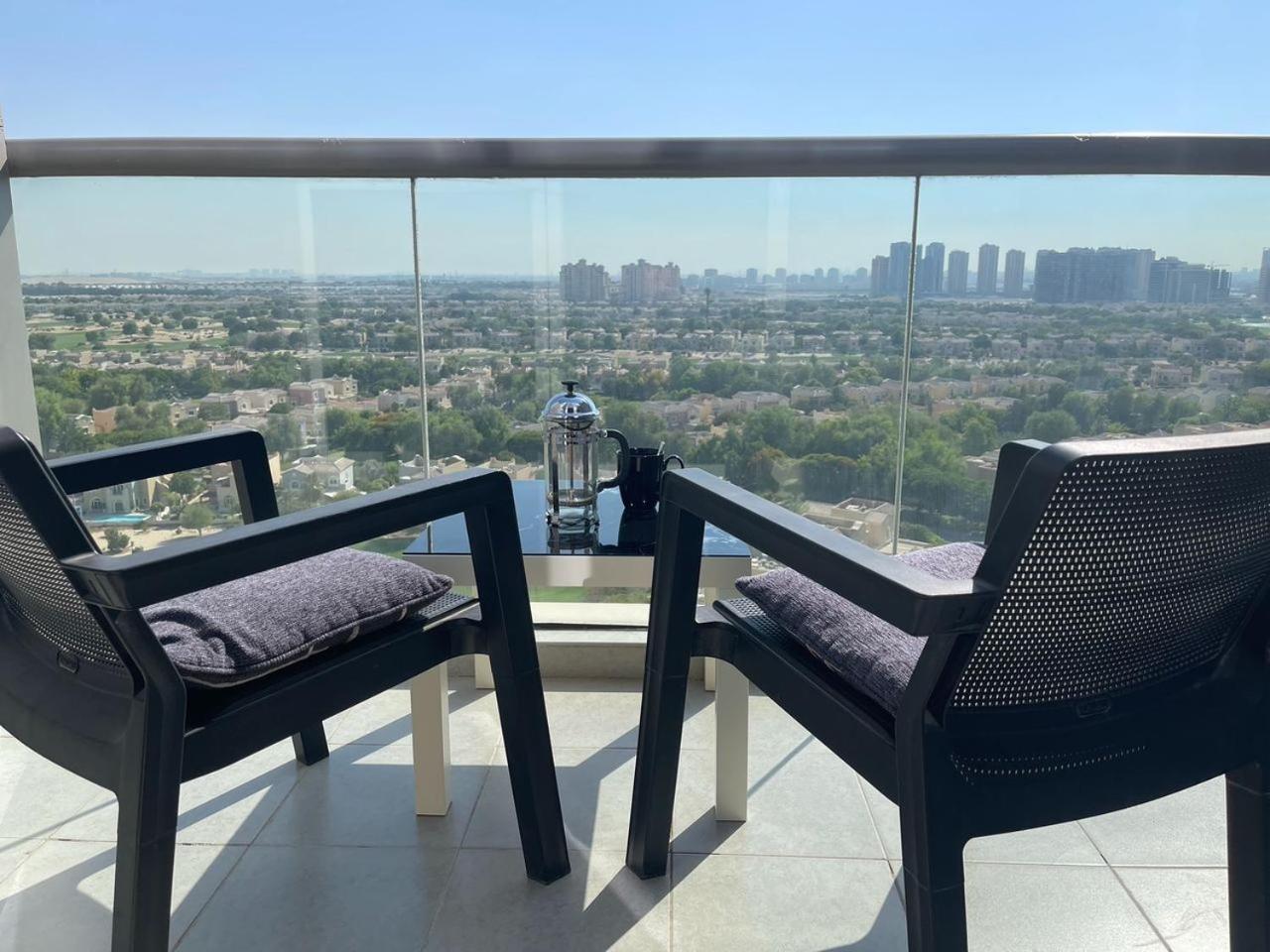 Big studio, Dubai SportCity, parking included