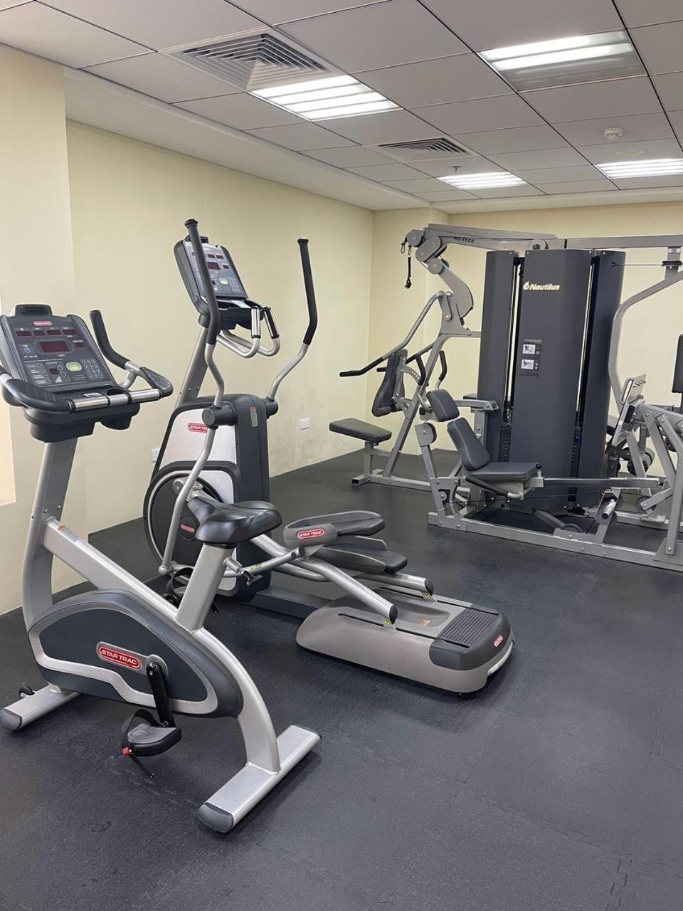 Big studio, Dubai SportCity, parking included