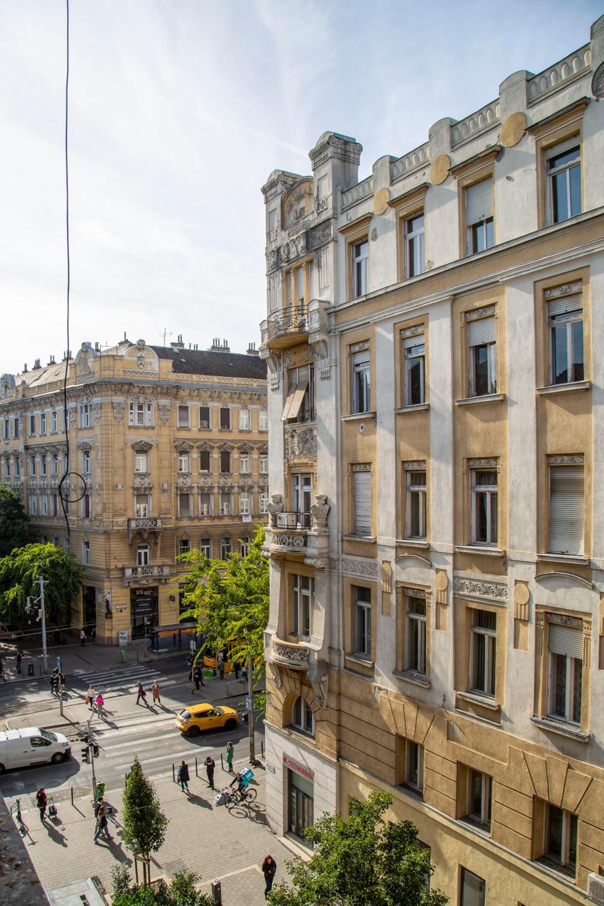 Exclusive Downtown Apartment in the Heart of Budapest view 5