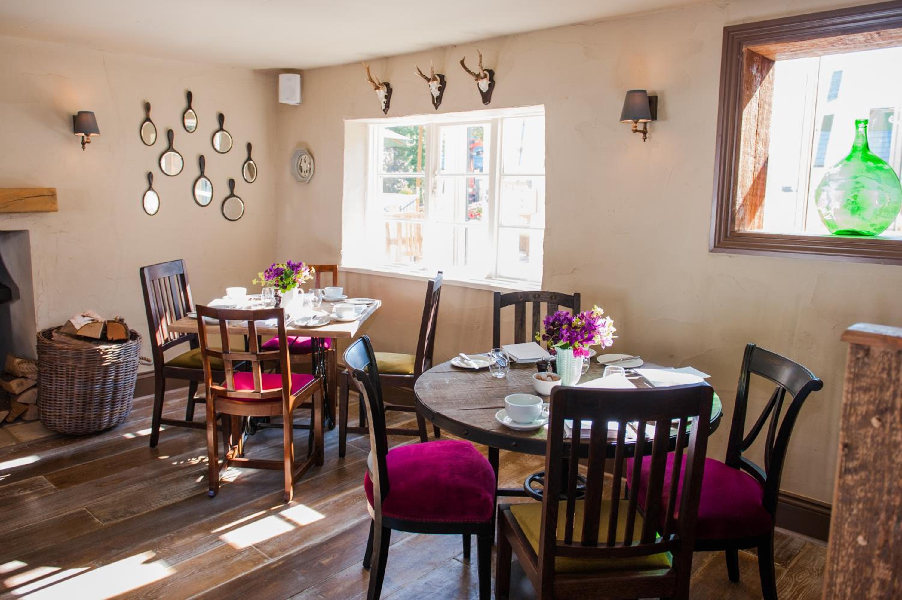 The White Hart, Overton