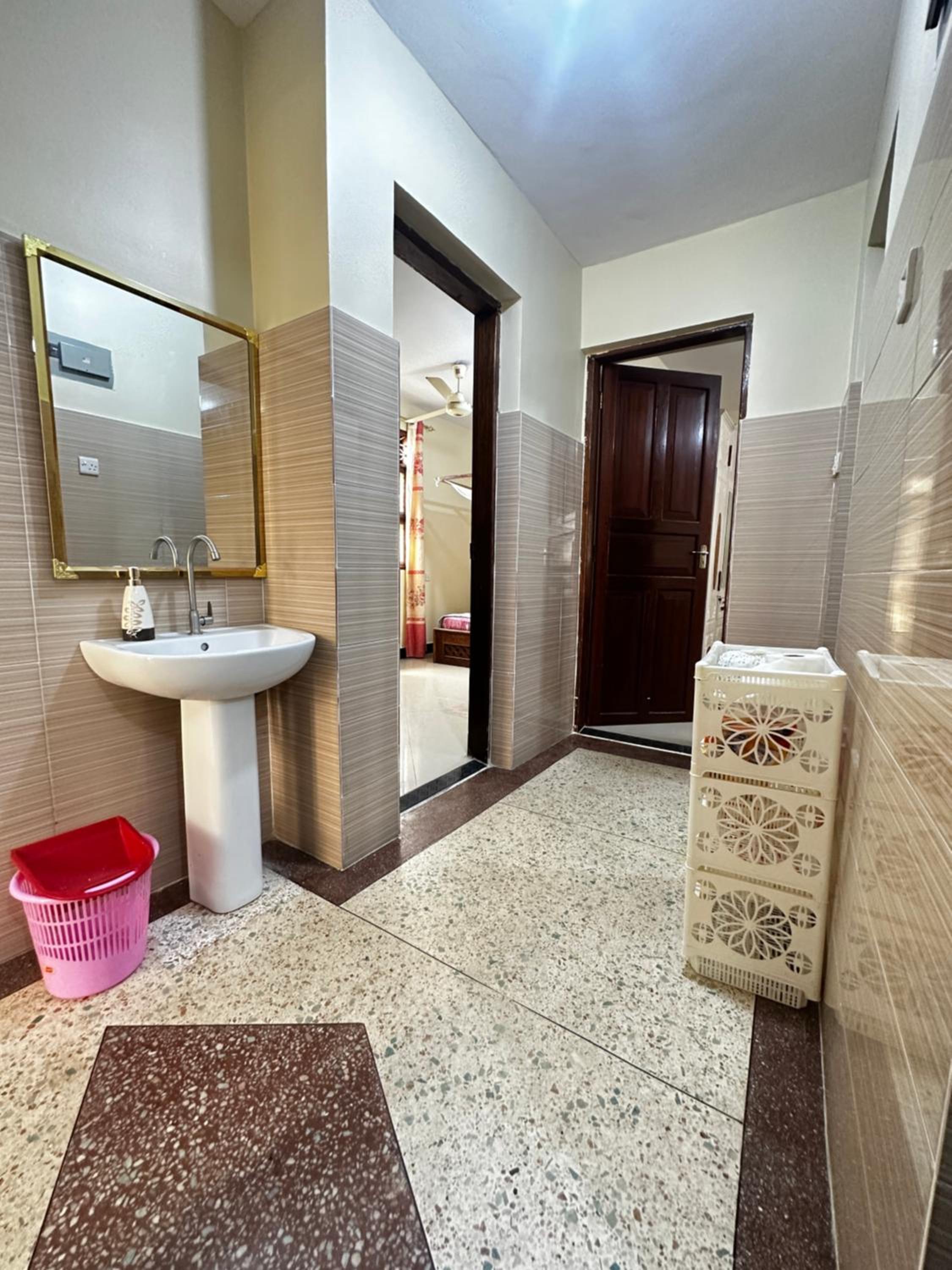 Yahya Apartments