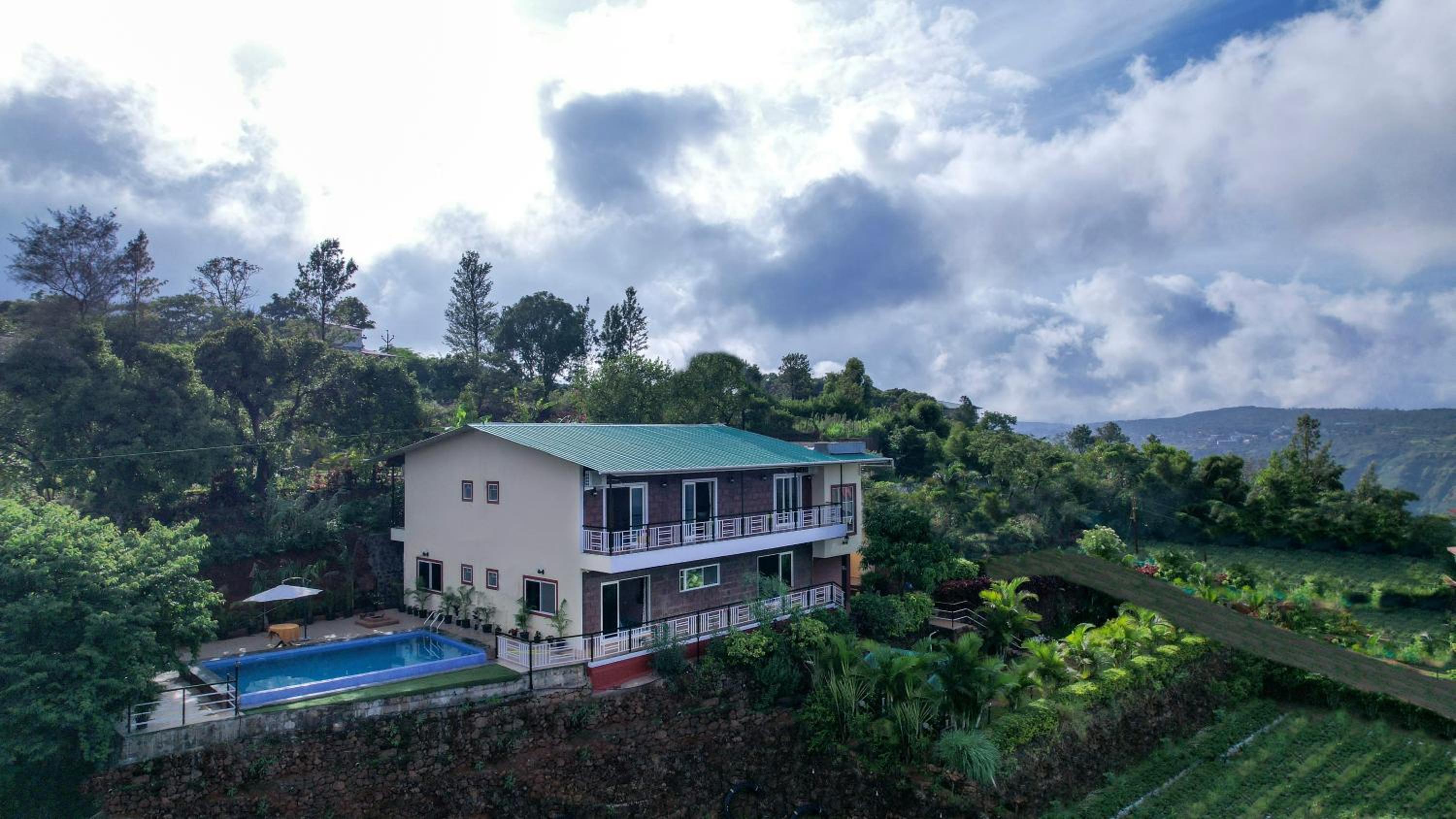 Elsewhere Villa by Hill Staytion view 2