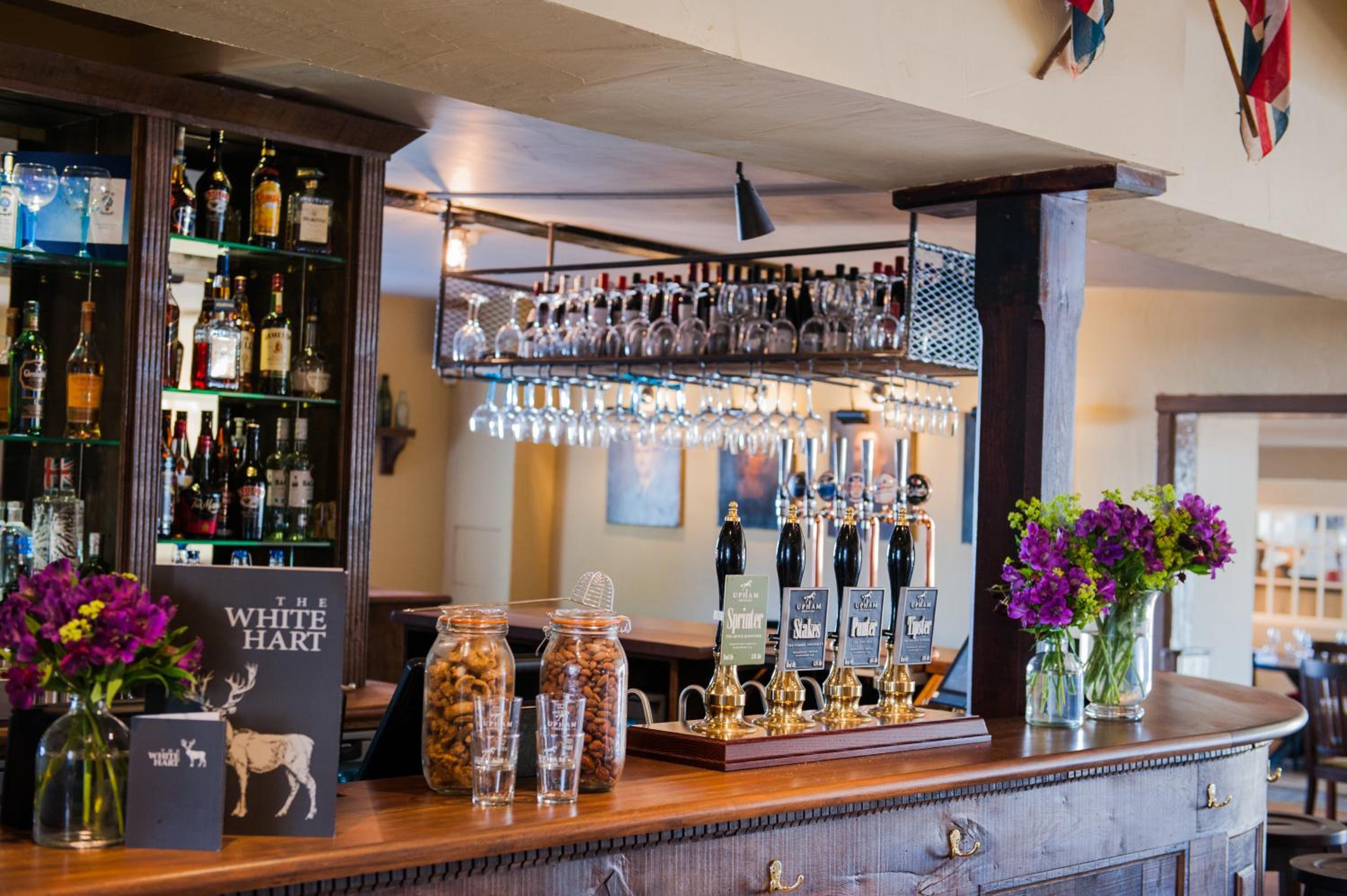 The White Hart, Overton