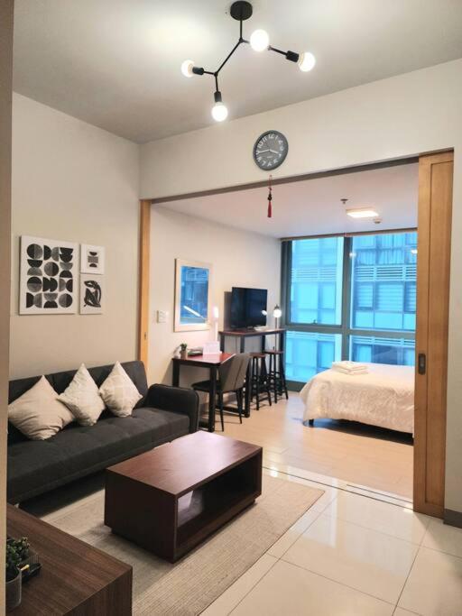 Cozy Comfy 1BR w/ Mall access Netflix Fast Wi-fi view 4