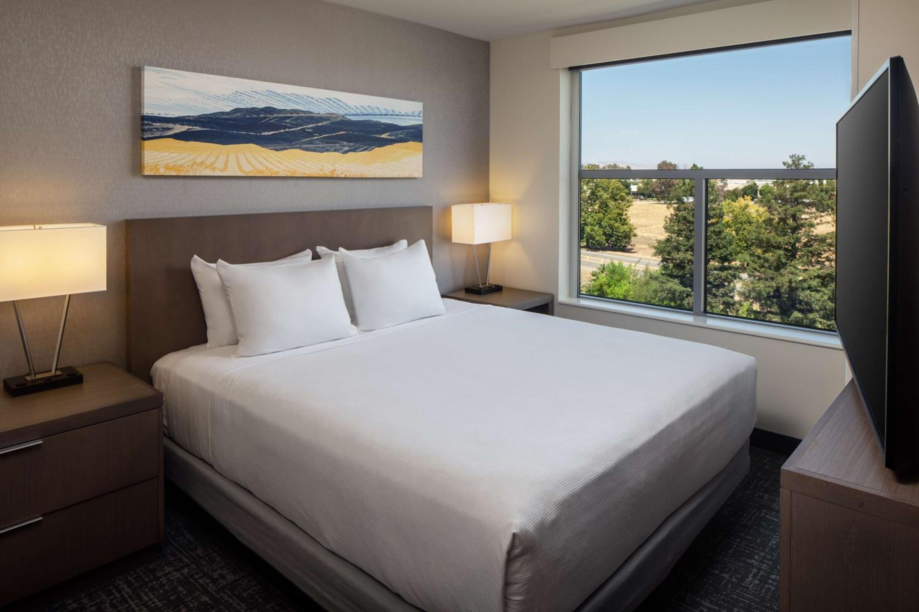 Vacaville Vacations - Hyatt House Vacaville - Property Image 23