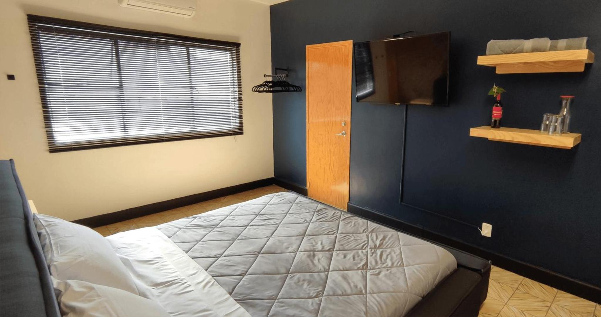 Habitaciones privadas con baño propio en una zona segura y céntrica de Guadalajara.