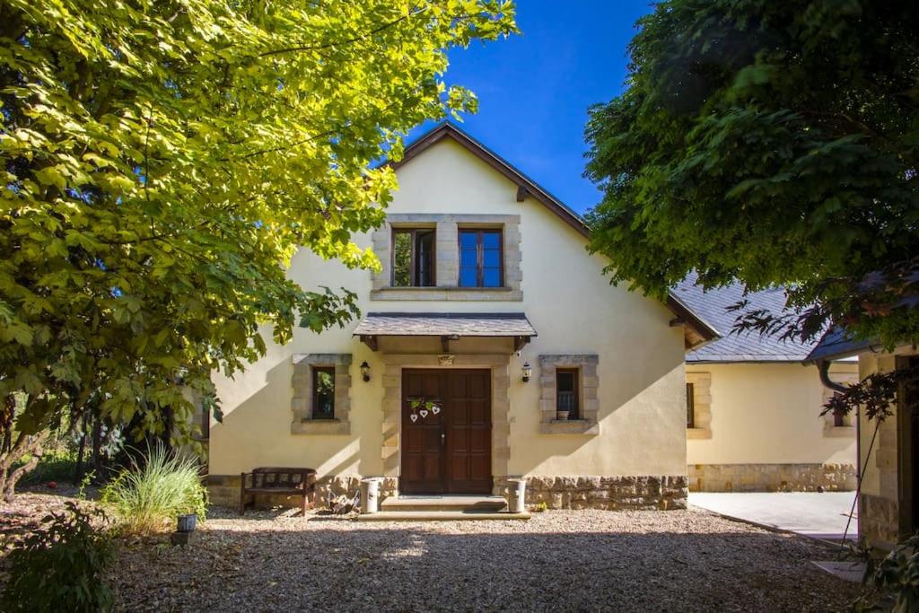 7 Bedroom Secluded Villa close to Prague