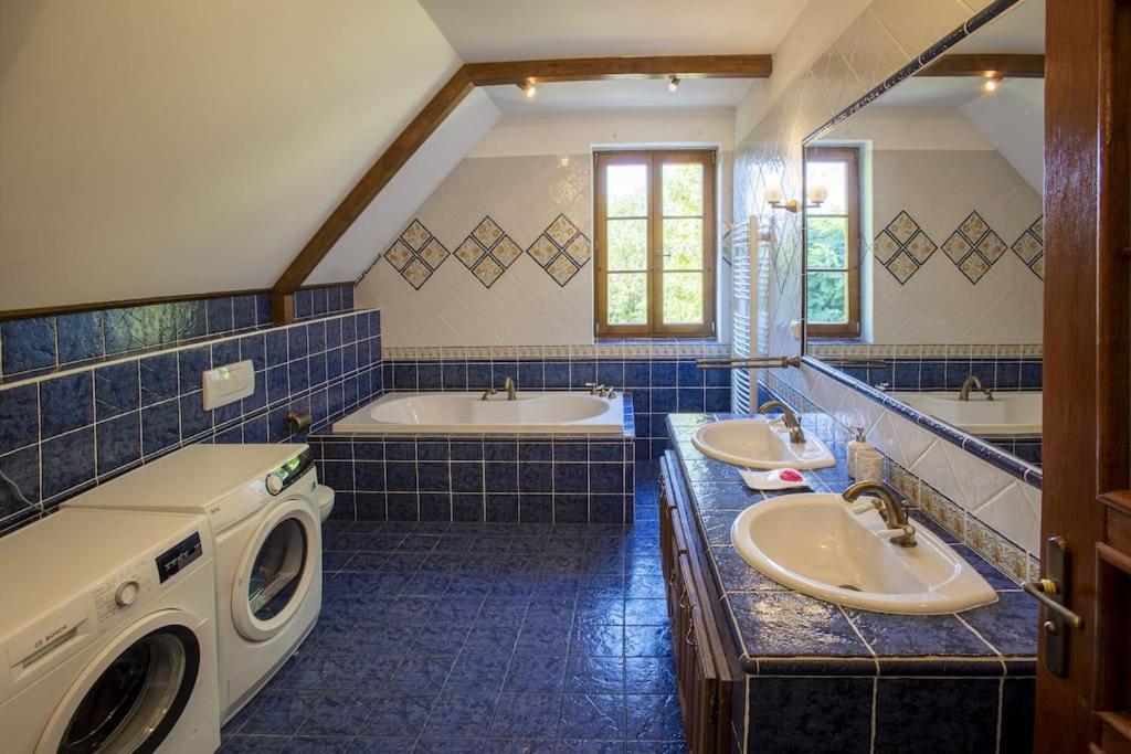 7 Bedroom Secluded Villa close to Prague