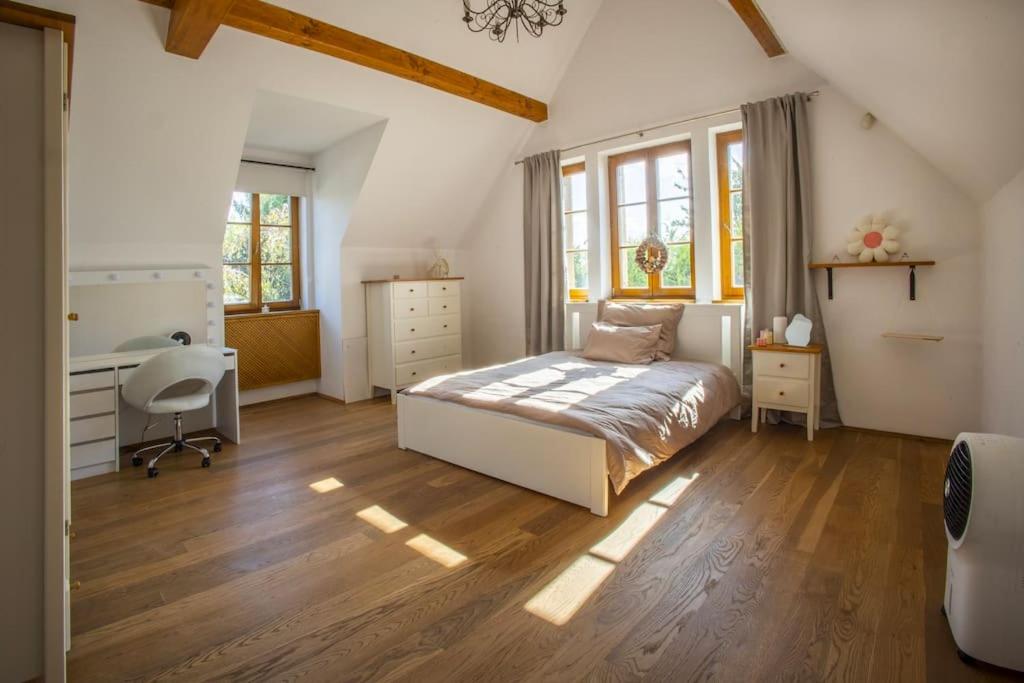 7 Bedroom Secluded Villa close to Prague