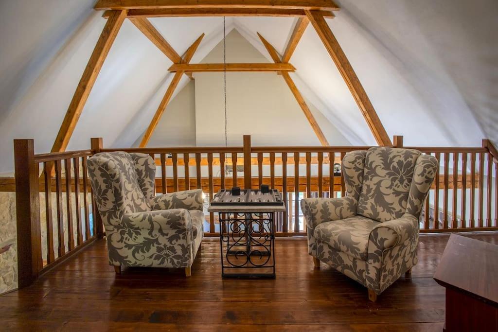 7 Bedroom Secluded Villa close to Prague