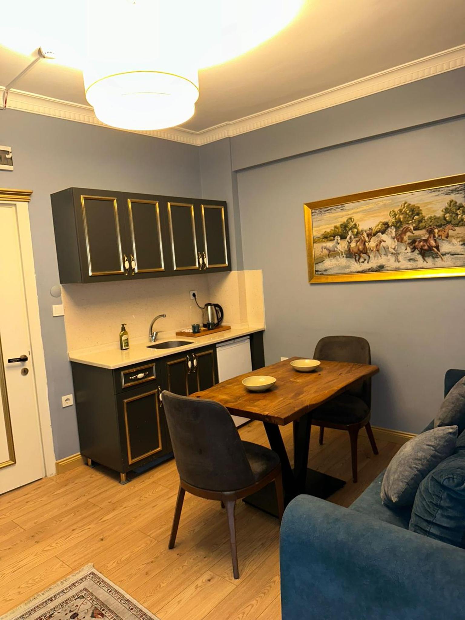 Grand Moon Hotel Suites - Image 25