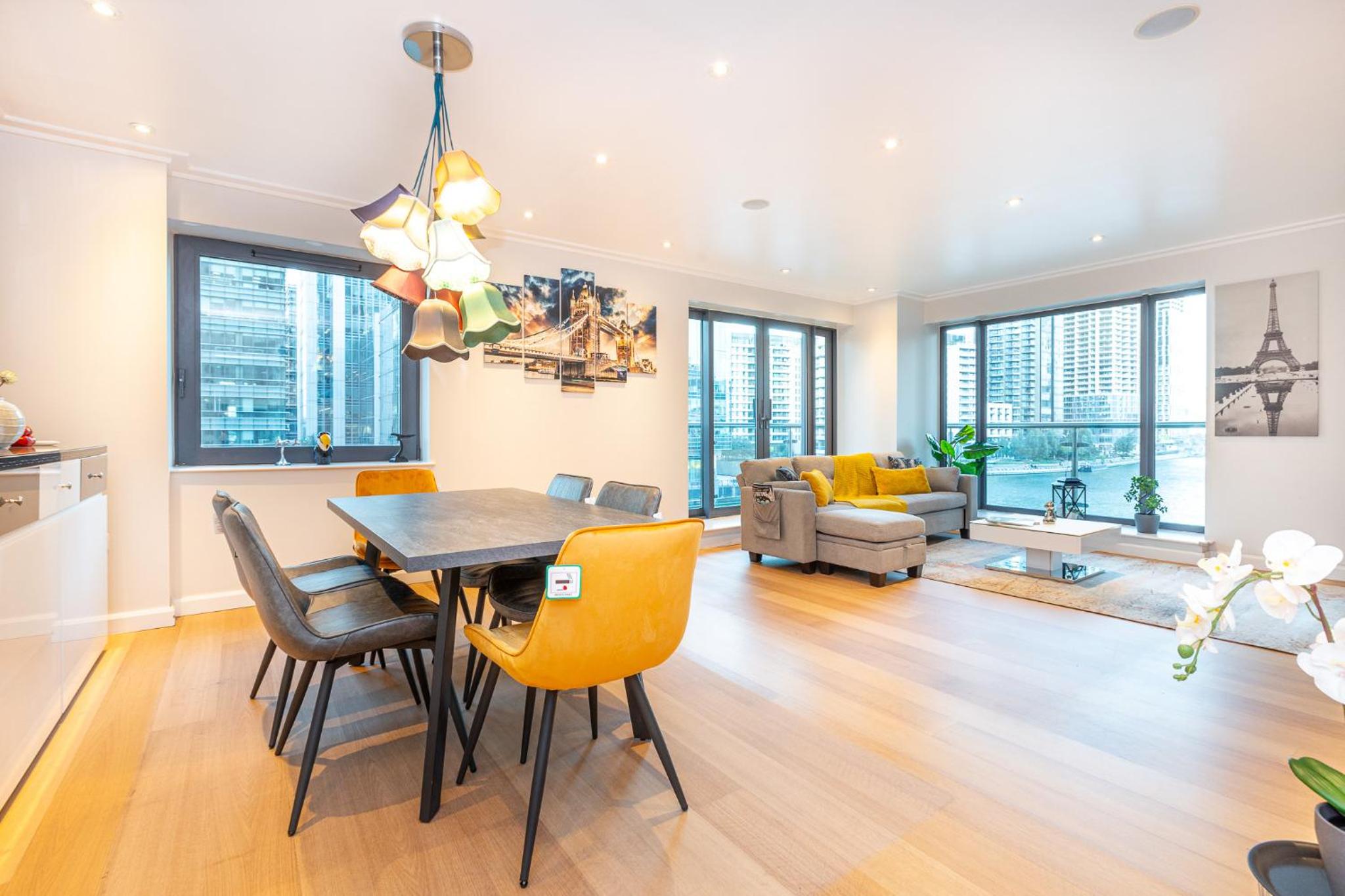 Luxurious Modern 3BR Flat in Prime Canary Wharf view 4