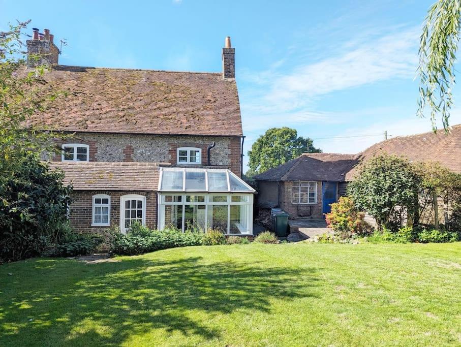Badger Cottage, Near Goodwood