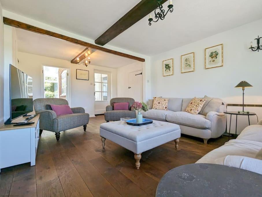 Badger Cottage, Near Goodwood