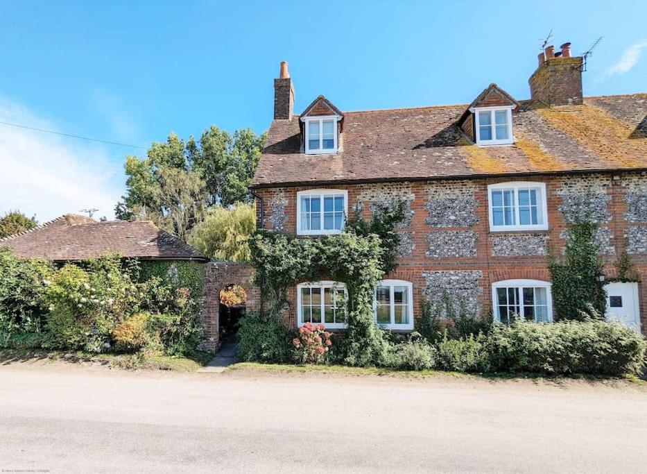 Badger Cottage, Near Goodwood