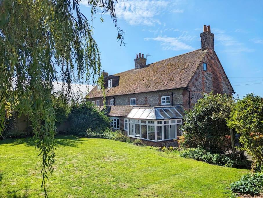 Badger Cottage, Near Goodwood