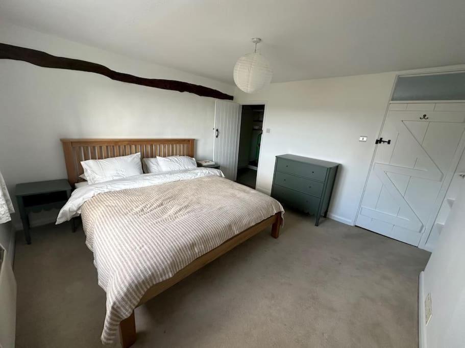 Badger Cottage, Near Goodwood