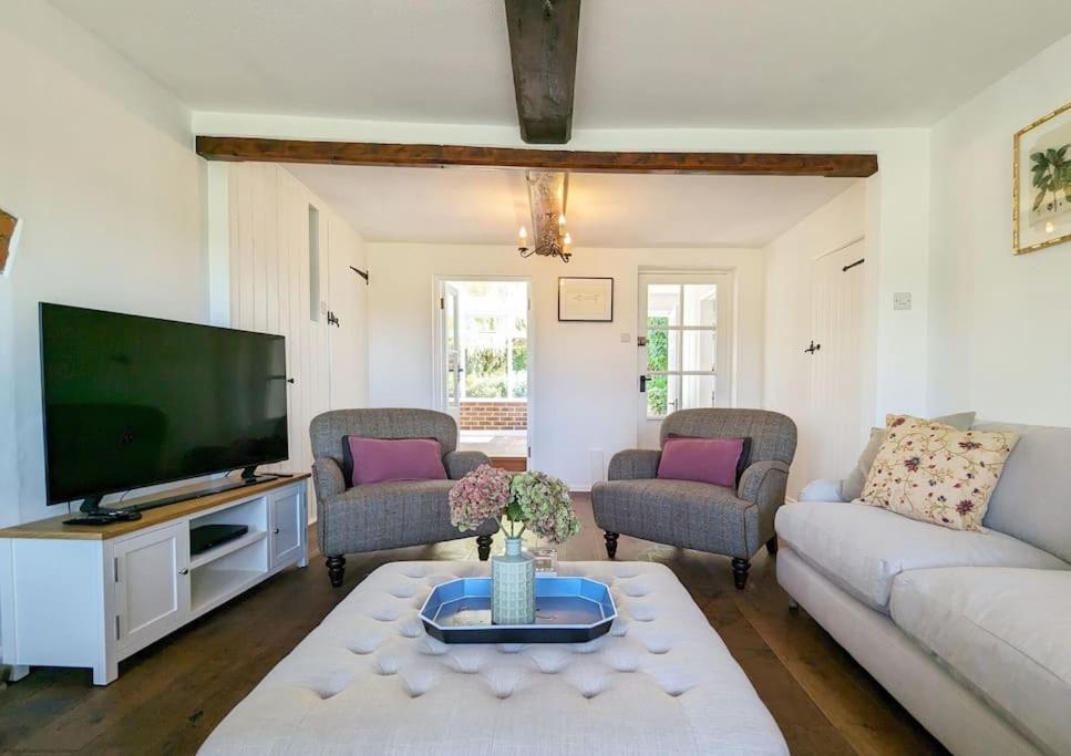Badger Cottage, Near Goodwood