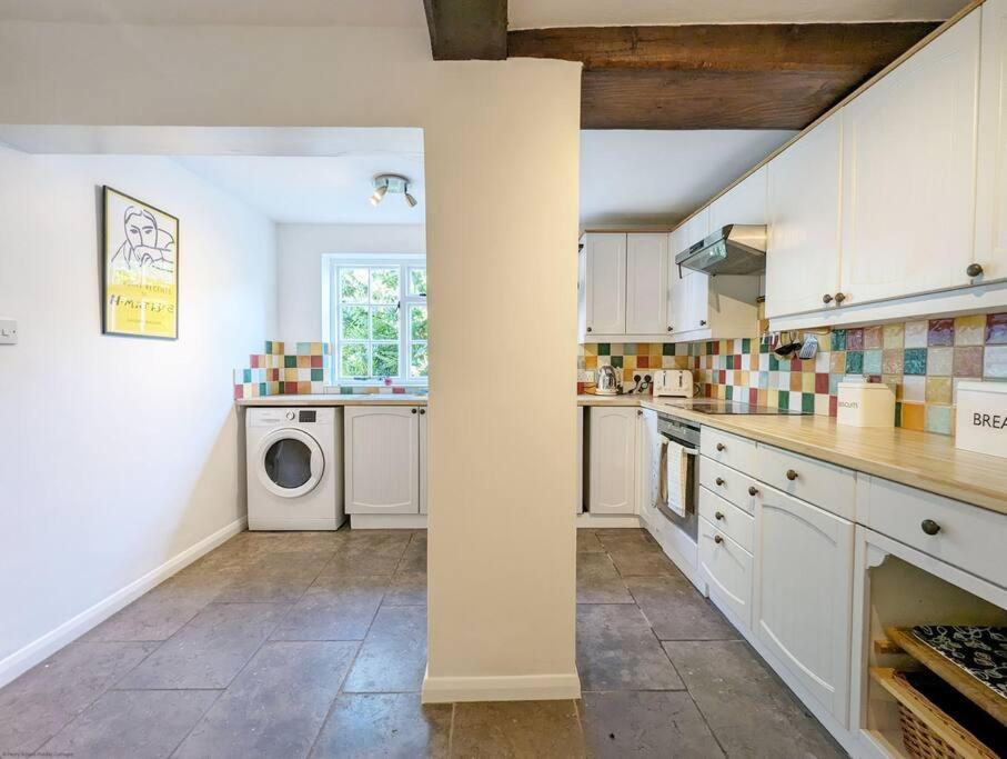 Badger Cottage, Near Goodwood