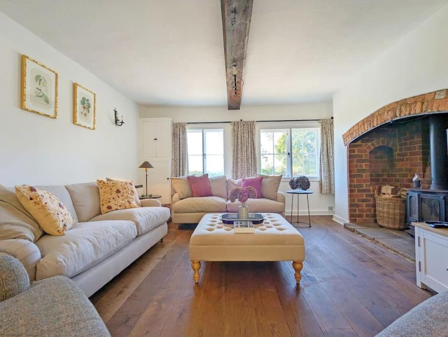 Badger Cottage, Near Goodwood