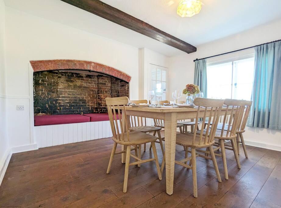 Badger Cottage, Near Goodwood