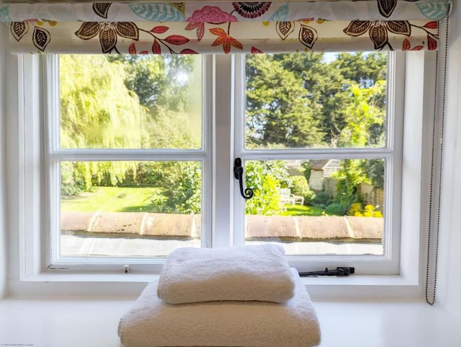Badger Cottage, Near Goodwood