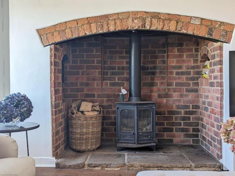 Badger Cottage, Near Goodwood