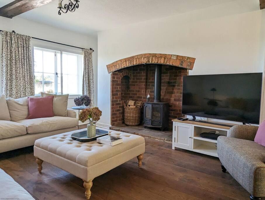 Badger Cottage, Near Goodwood