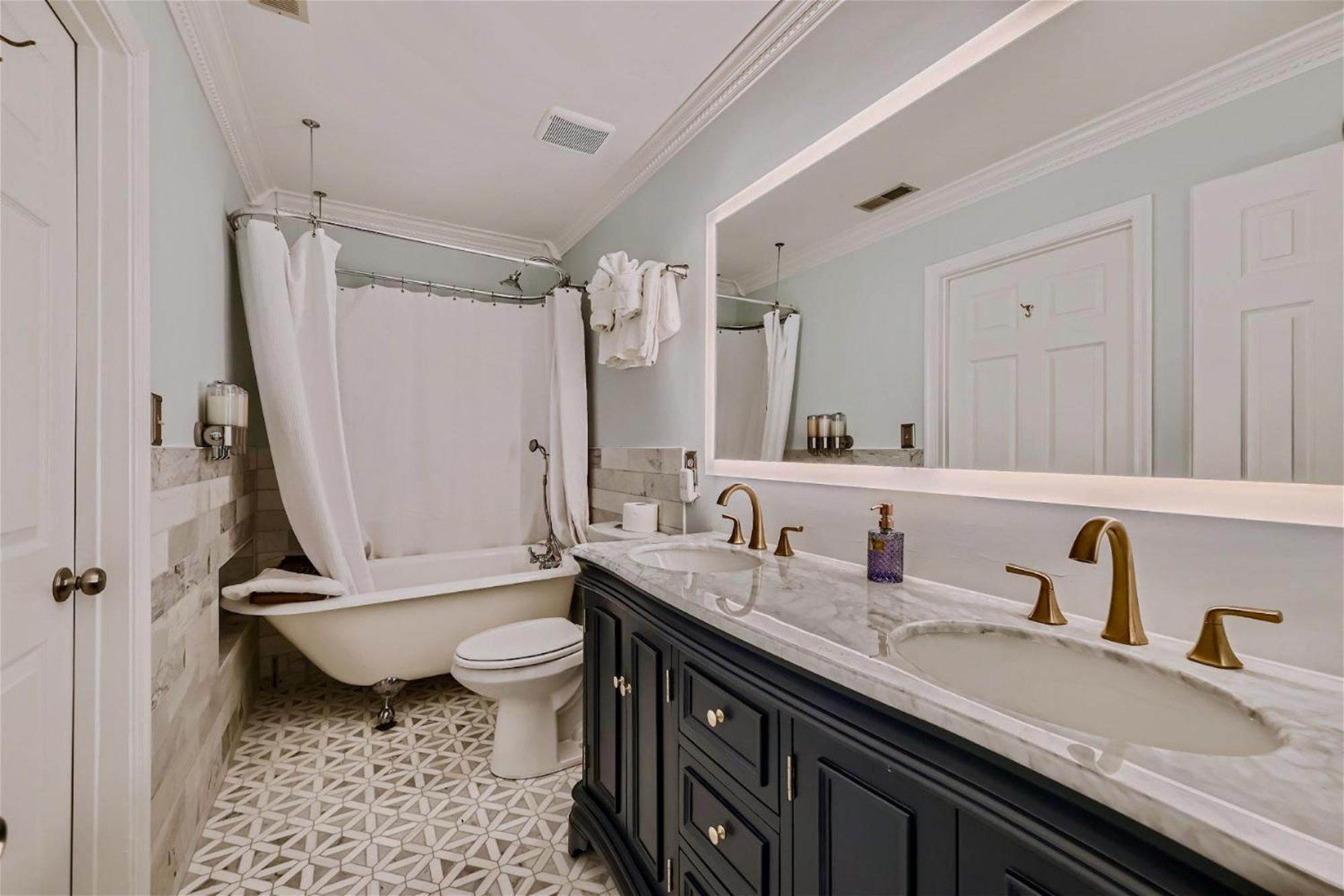 Annapolis Vacations - The Compass Rose by Leavetown Vacations - Property Image 3