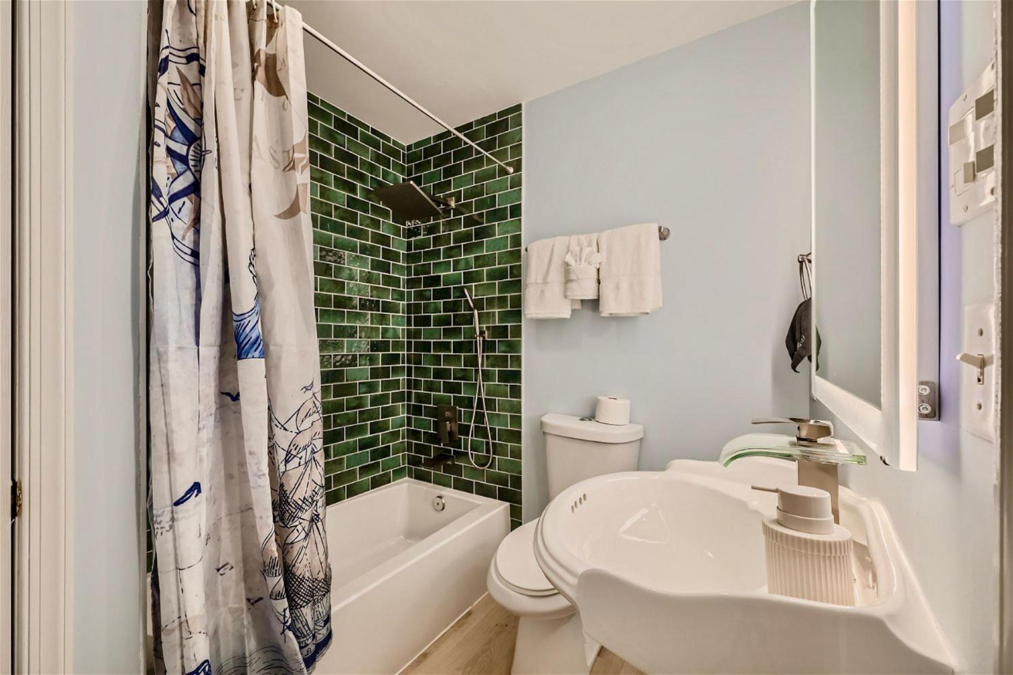 Annapolis Vacations - The Compass Rose by Leavetown Vacations - Property Image 15