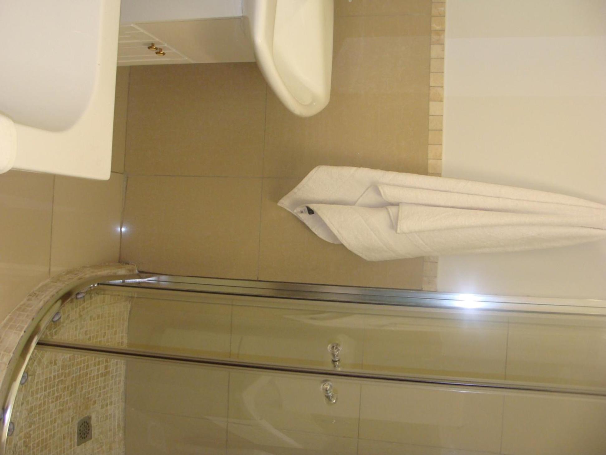 Lonehill - Suite 4 view 3