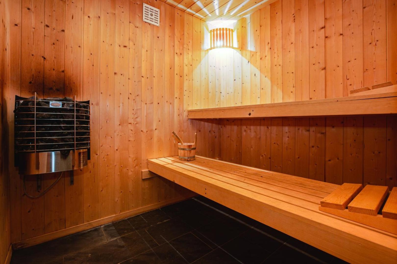 Authentic Swiss Spa Chalet Nesoya Jacuzzi Sauna