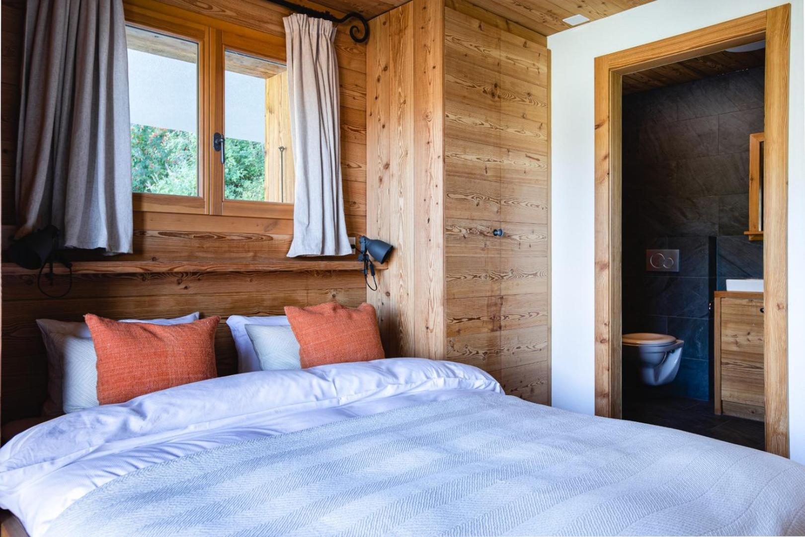 Authentic Swiss Spa Chalet Nesoya Jacuzzi Sauna