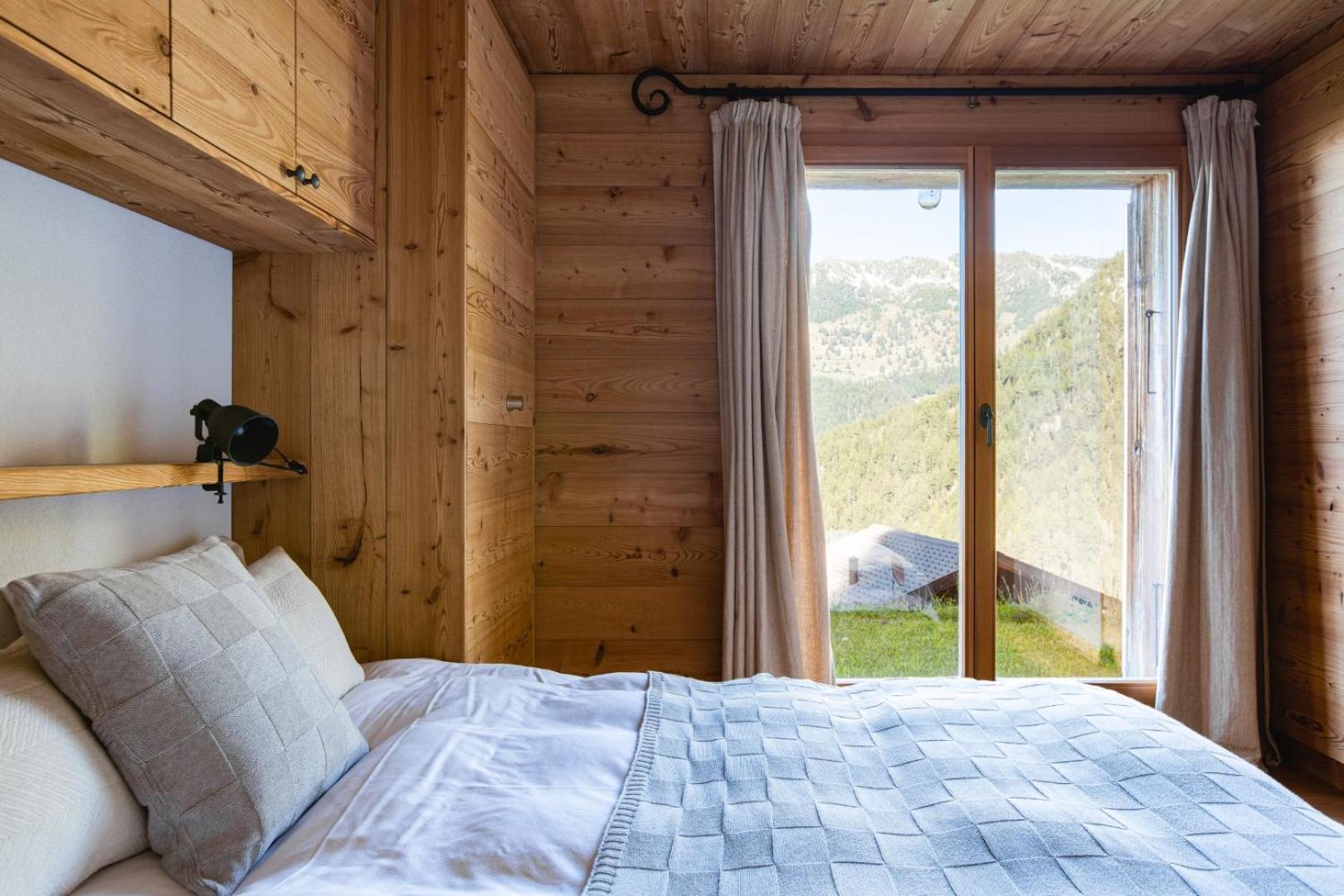 Authentic Swiss Spa Chalet Nesoya Jacuzzi Sauna