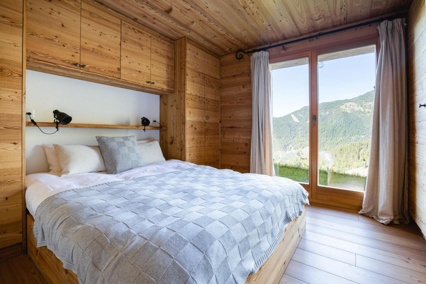 Authentic Swiss Spa Chalet Nesoya Jacuzzi Sauna