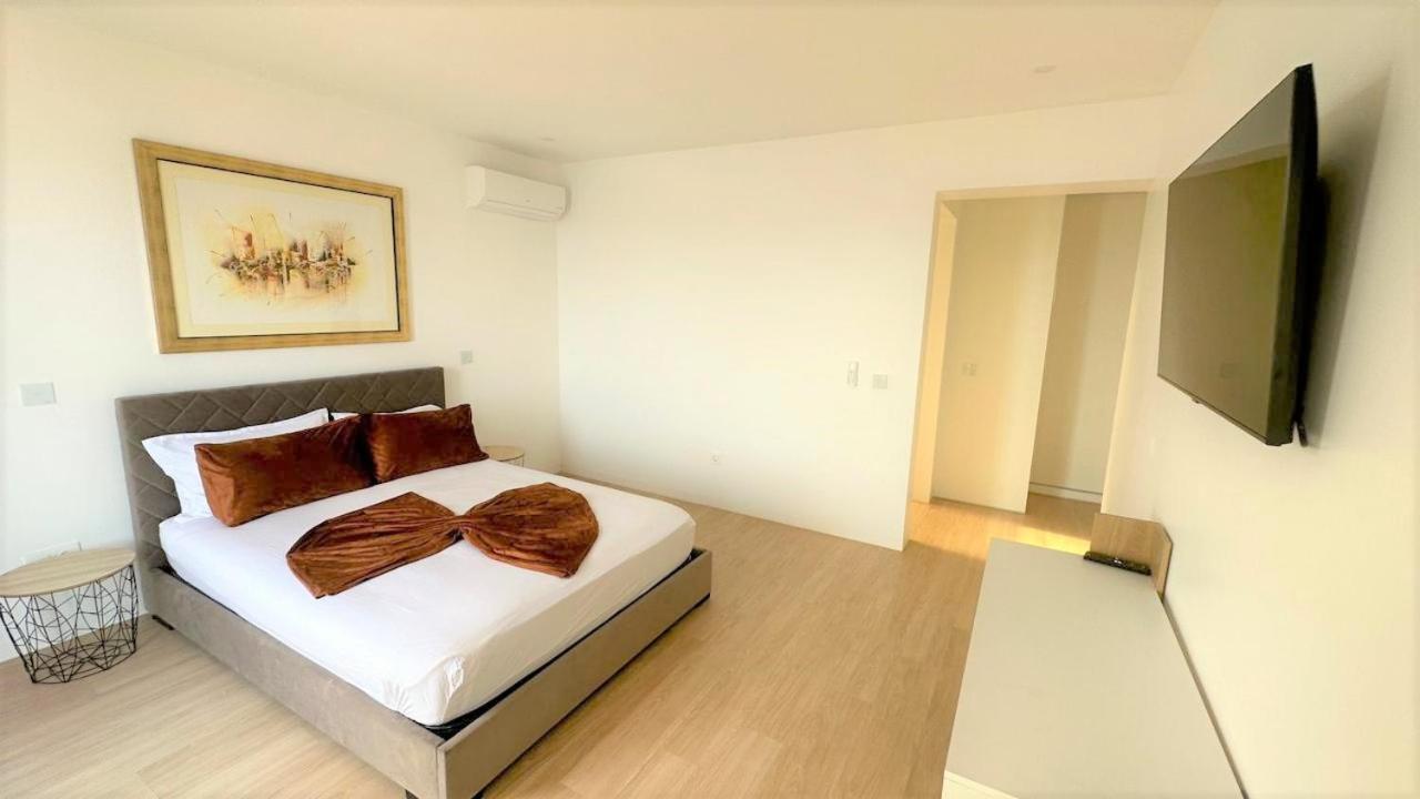 Ocean Mirror Apartment
