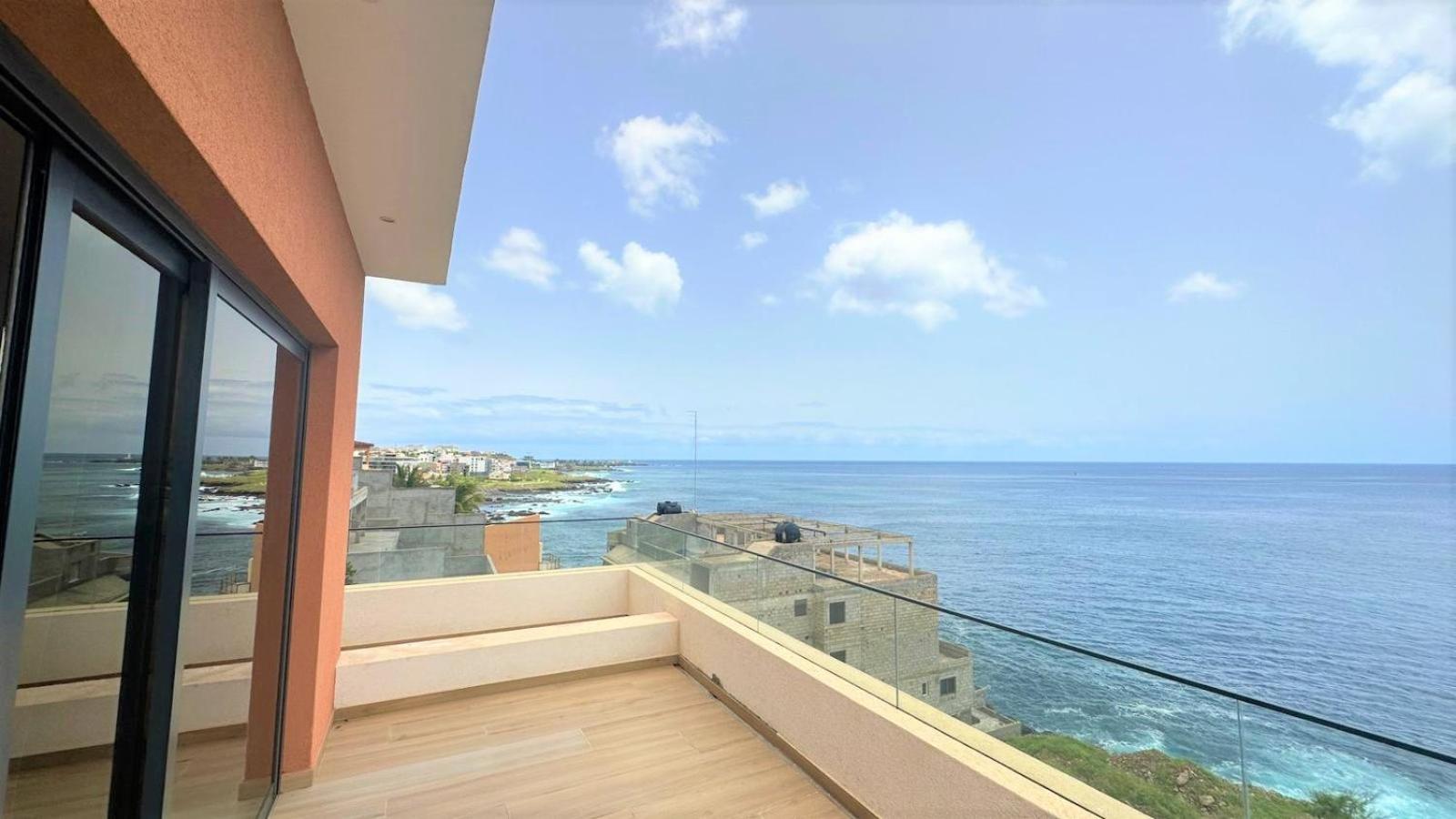 Ocean Mirror Apartment