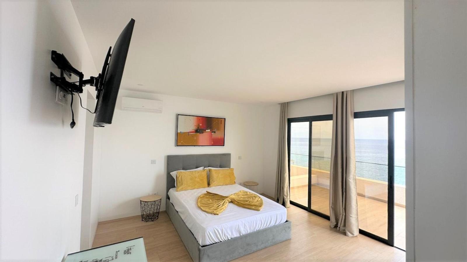 Ocean Mirror Apartment