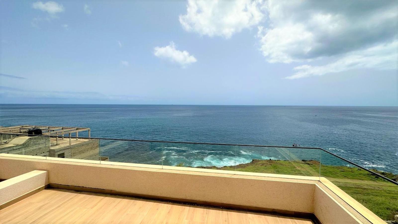 Ocean Mirror Apartment