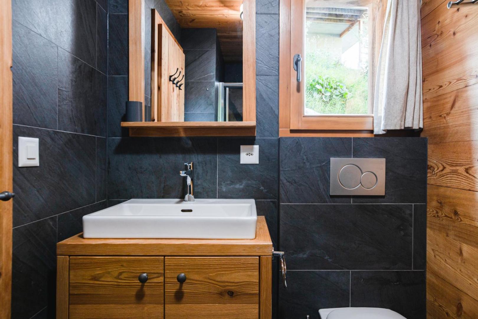 Authentic Swiss Spa Chalet Nesoya Jacuzzi Sauna