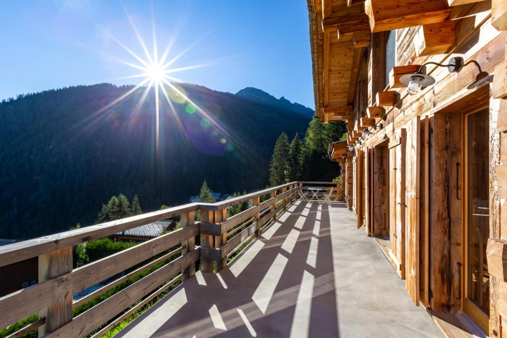 Authentic Swiss Spa Chalet Nesoya Jacuzzi Sauna