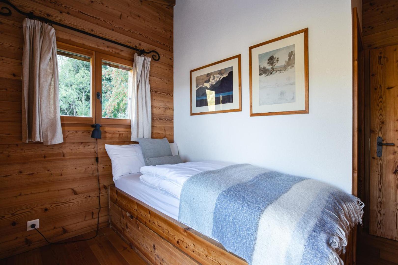 Authentic Swiss Spa Chalet Nesoya Jacuzzi Sauna
