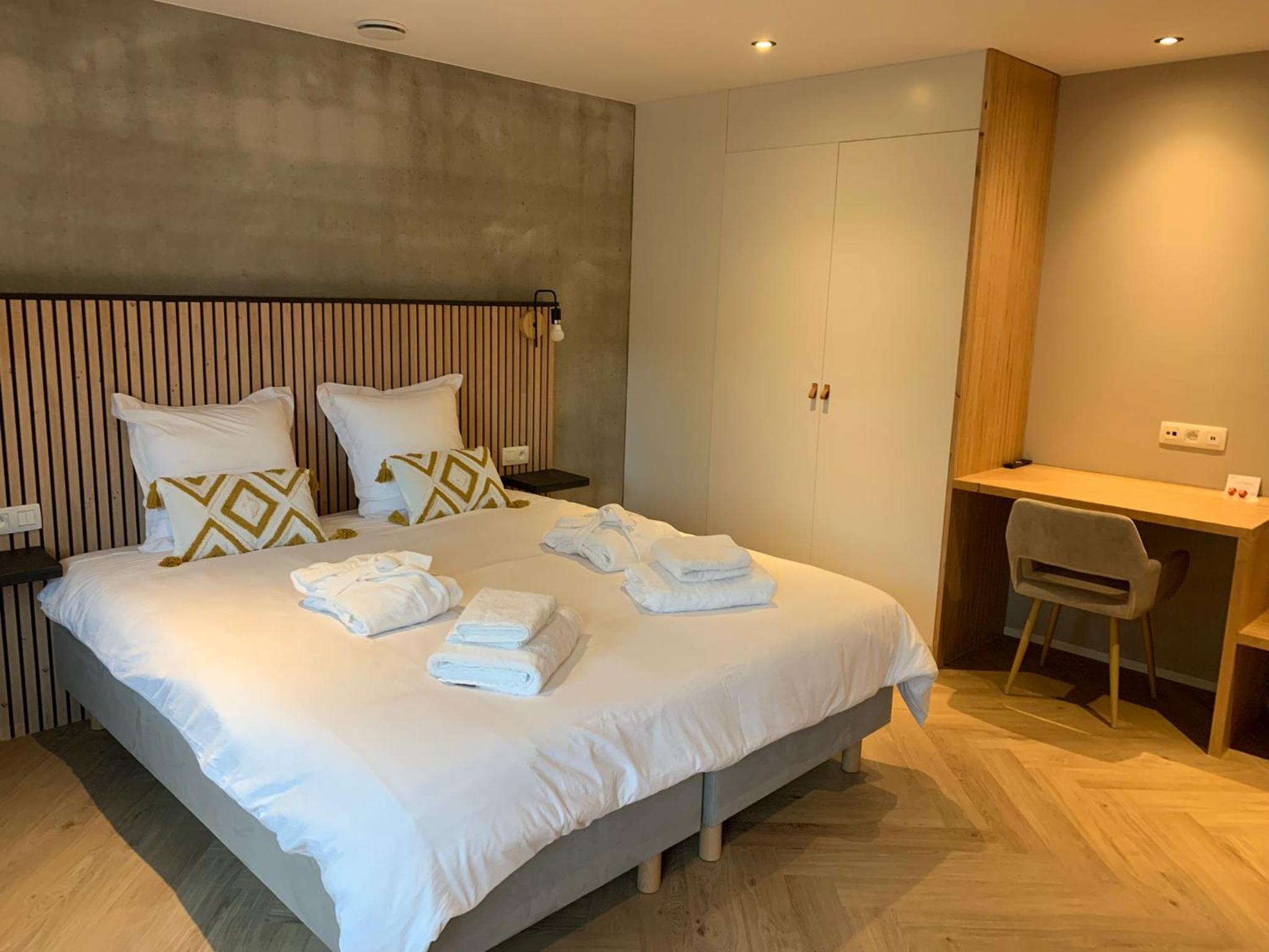 Dionbulles & Dionlodge Guesthouse, Private Wellness with pool in option