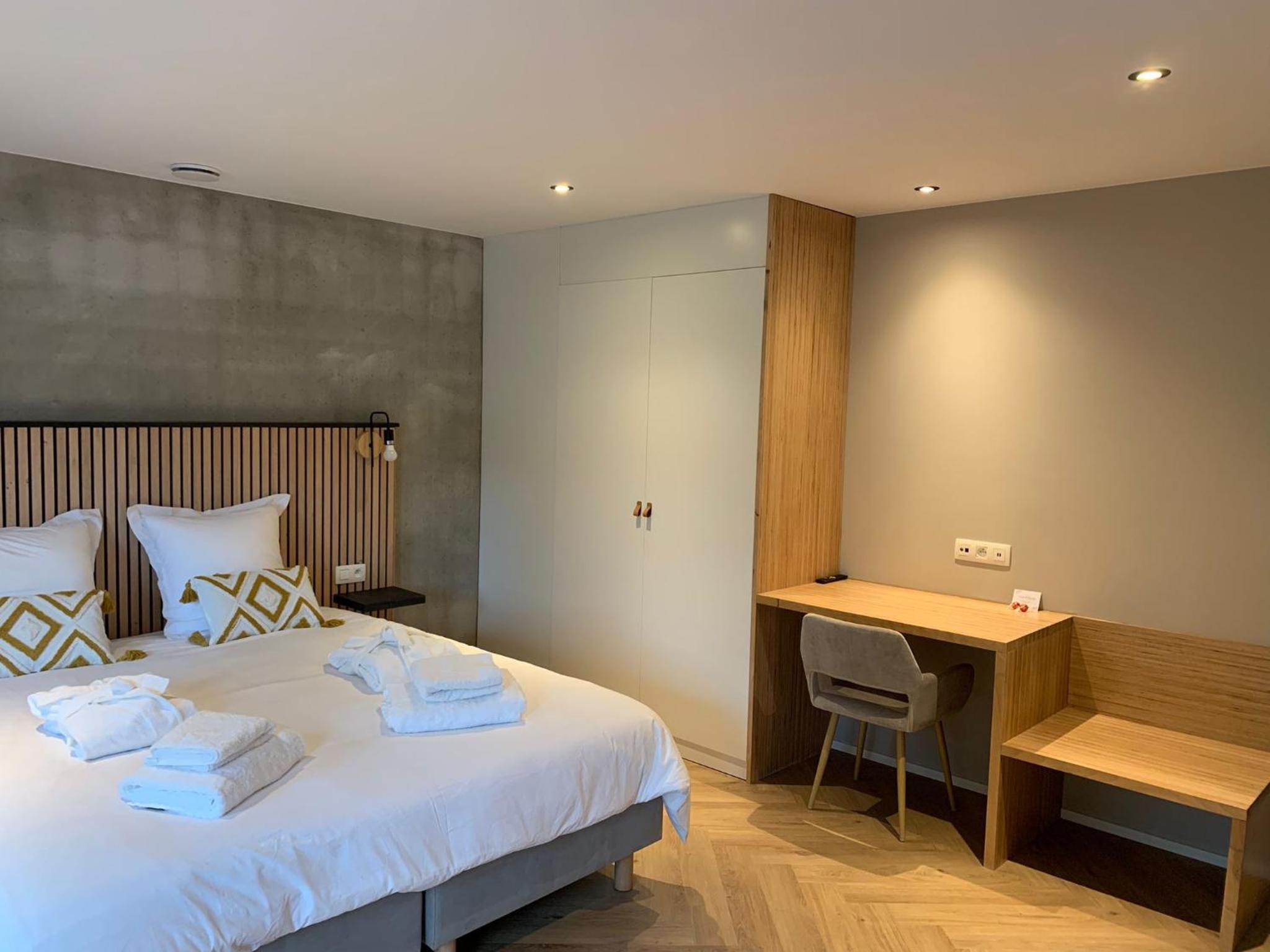 Dionbulles & Dionlodge Guesthouse, Private Wellness with pool in option