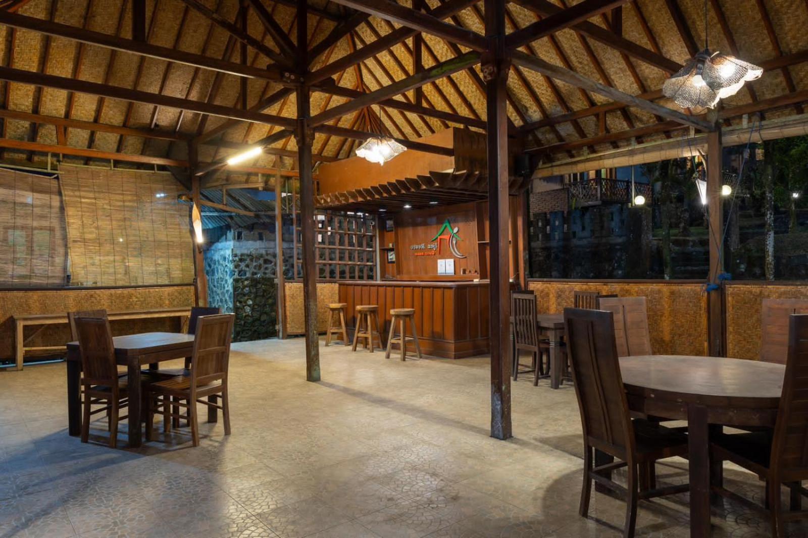 idjen Resto & Guest House view 3