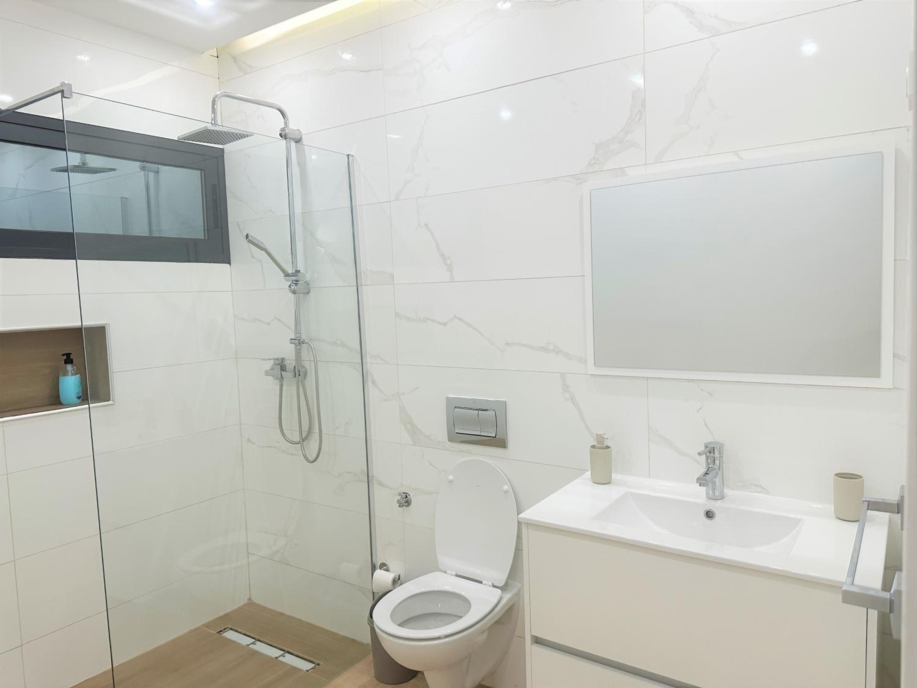 Ocean Mirror Apartment