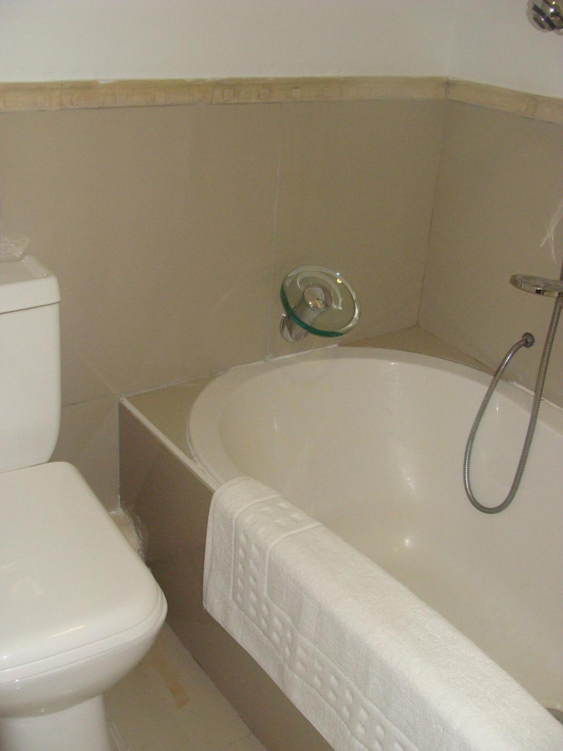 Lonehill - Suite 3 view 3